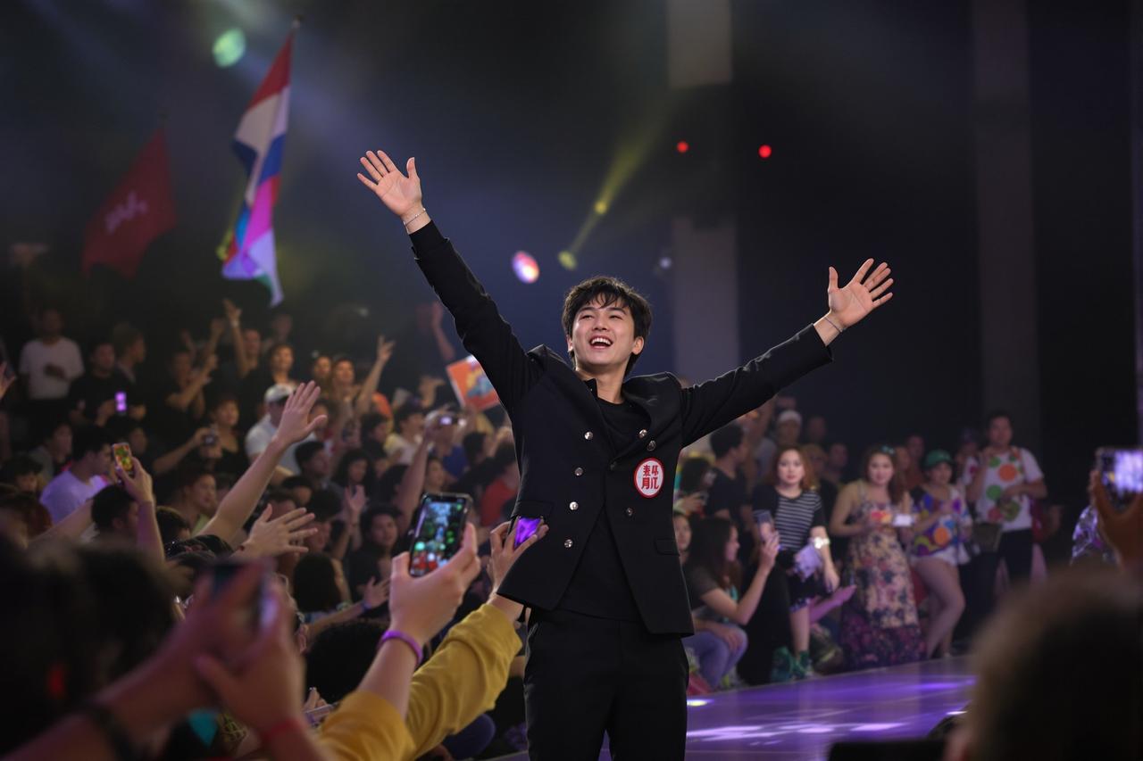 做爱视频影迷见面会圆满举行,万名粉丝热情参与